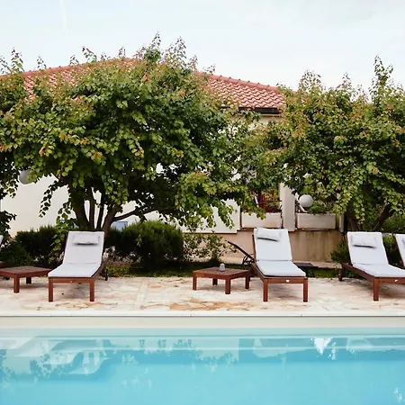 Villa Sunny Garden With Private Heated Pool *