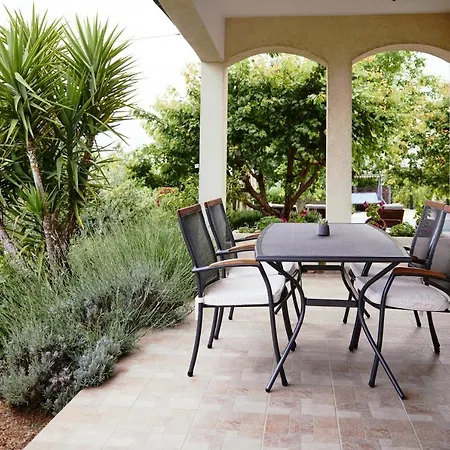 Sunny Garden With Private Heated Pool *