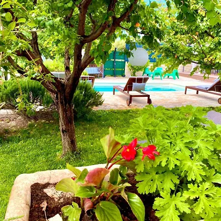 Villa Sunny Garden With Private Heated Pool Kastela