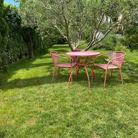 Sunny Garden With Private Heated Pool Kastela