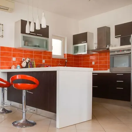 Villa Sunny Garden With Private Heated Pool *