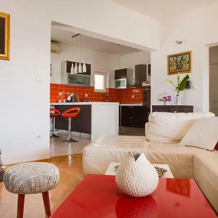 Villa Sunny Garden With Private Heated Pool Kastela